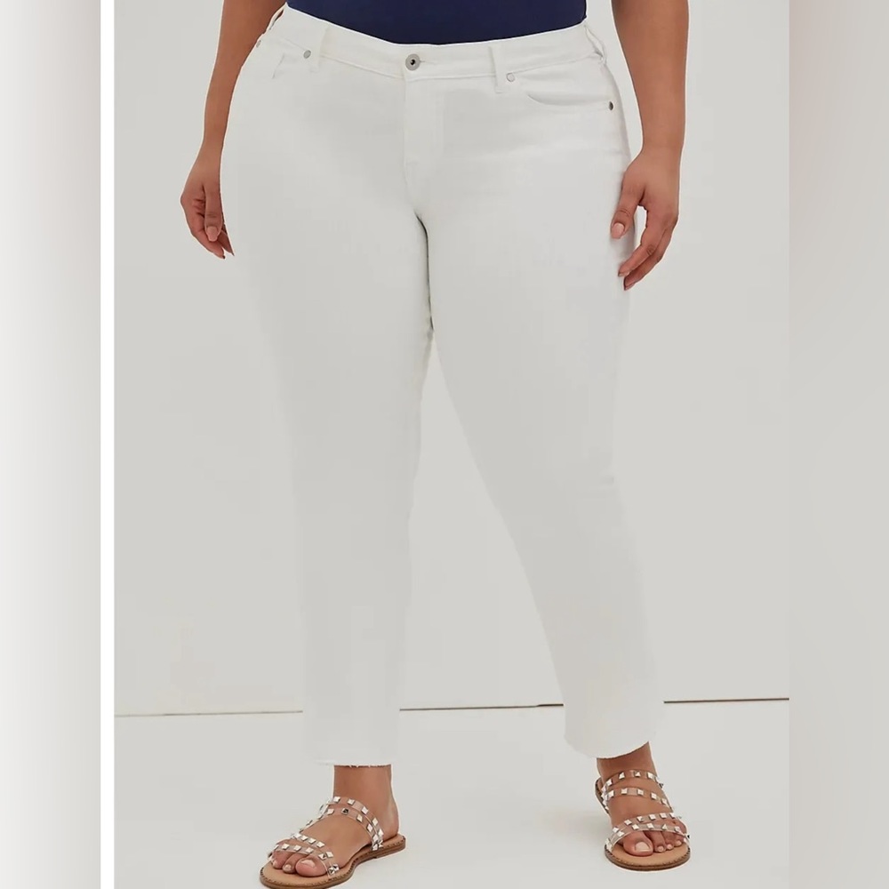 Torrid Boyfriend Straight Vintage Stretch Mid-Rise White Jeans